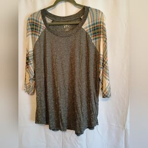 Maurices 24/7 Heathered Gray/Black Plaid Sleeve Women's Top Size XXL.